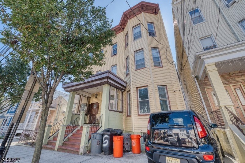 Currently Displayed Property Photo