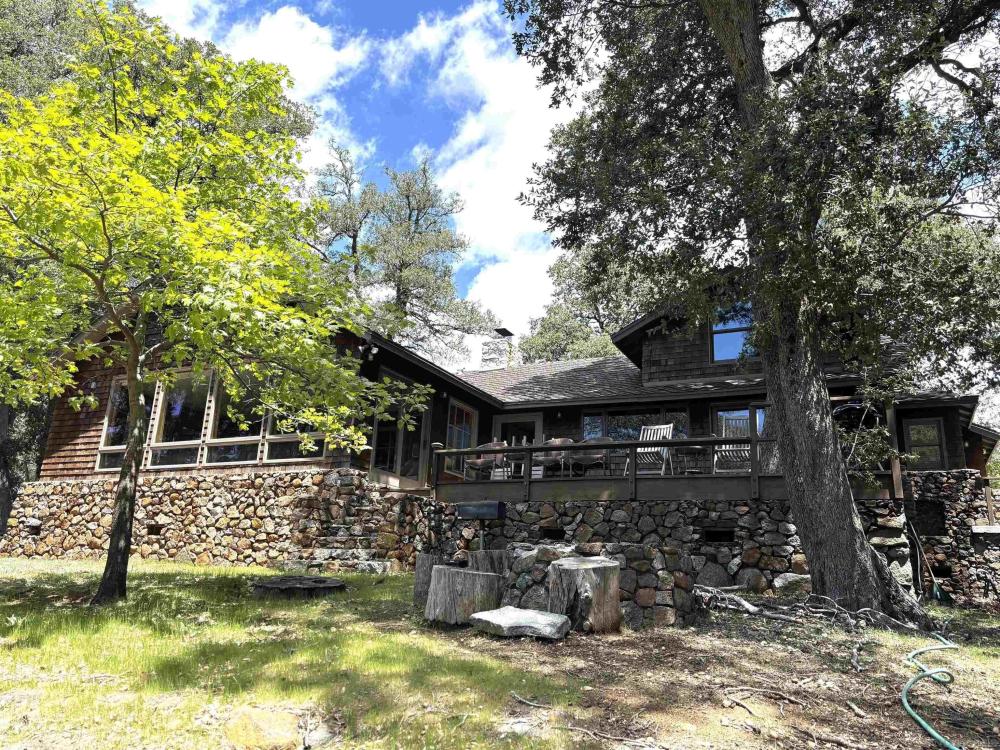 Currently Displayed Property Photo