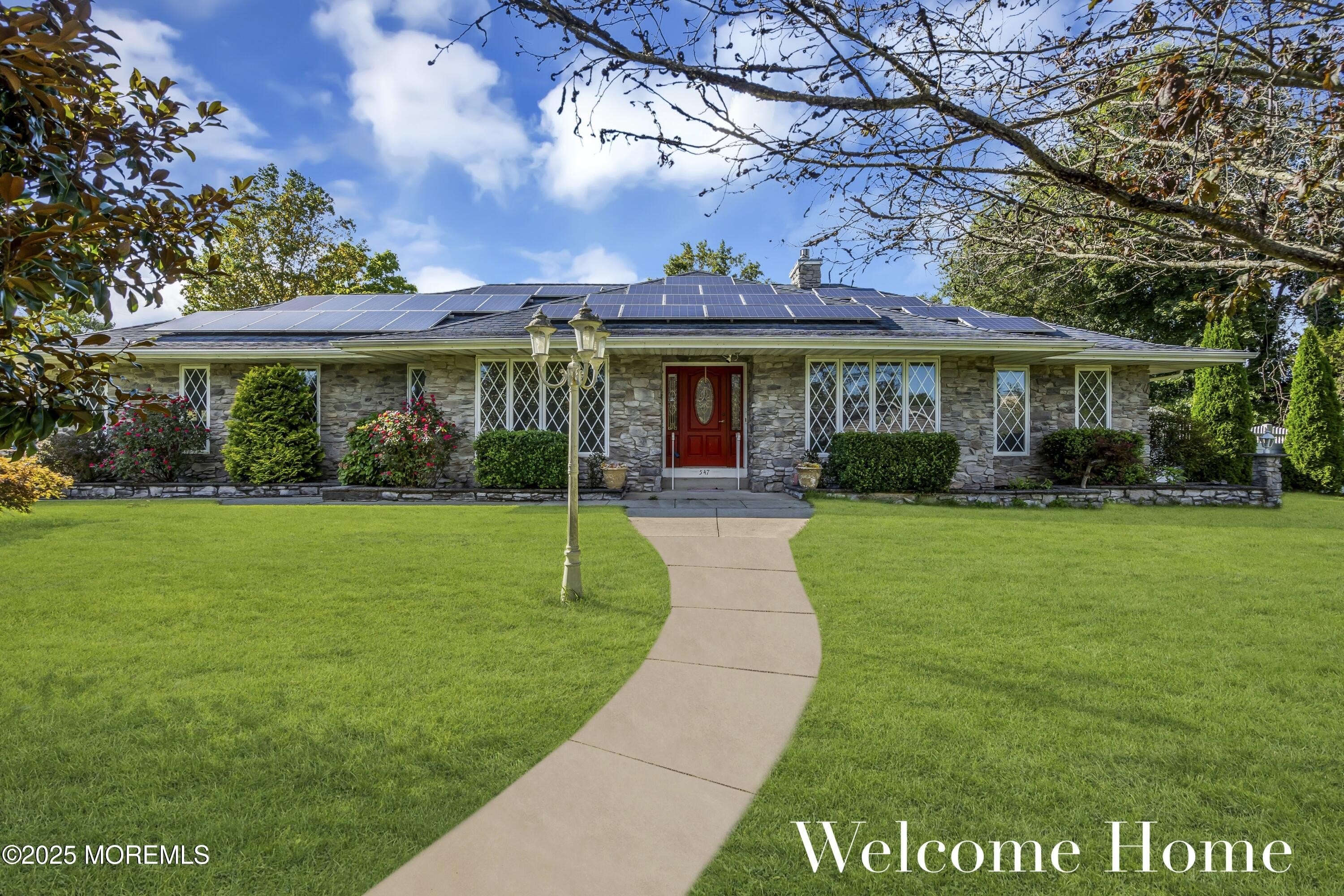 Currently Displayed Property Photo