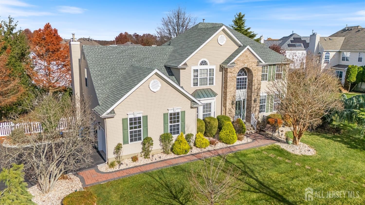 Currently Displayed Property Photo