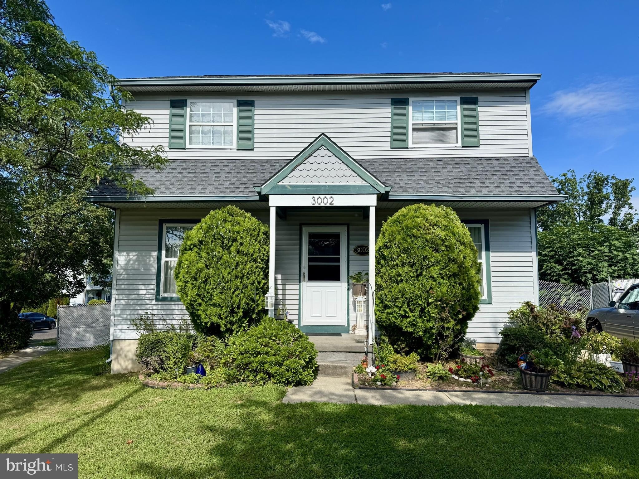 Currently Displayed Property Photo