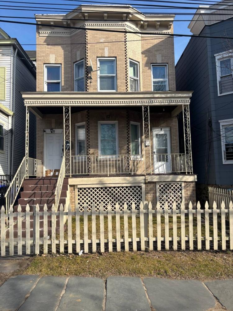 Currently Displayed Property Photo
