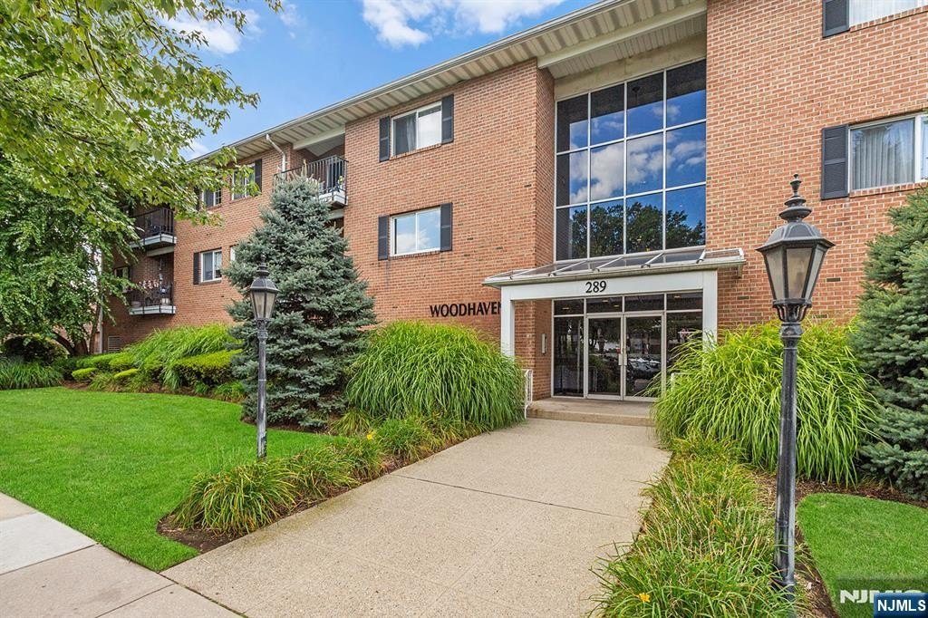 Currently Displayed Property Photo