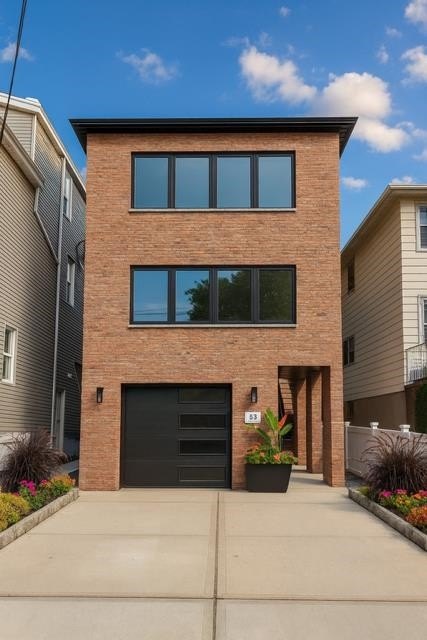 Currently Displayed Property Photo