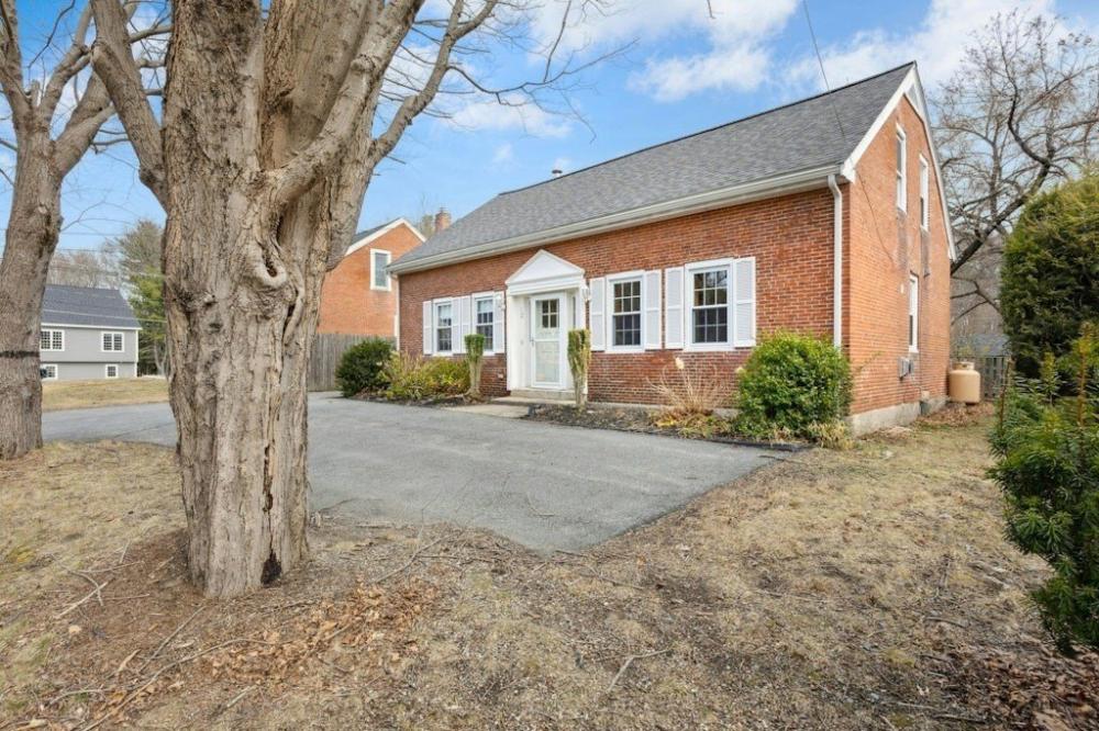Currently Displayed Property Photo