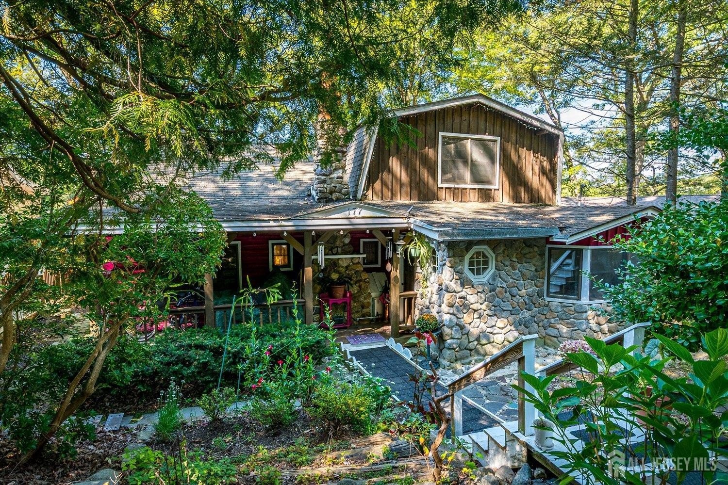 Currently Displayed Property Photo