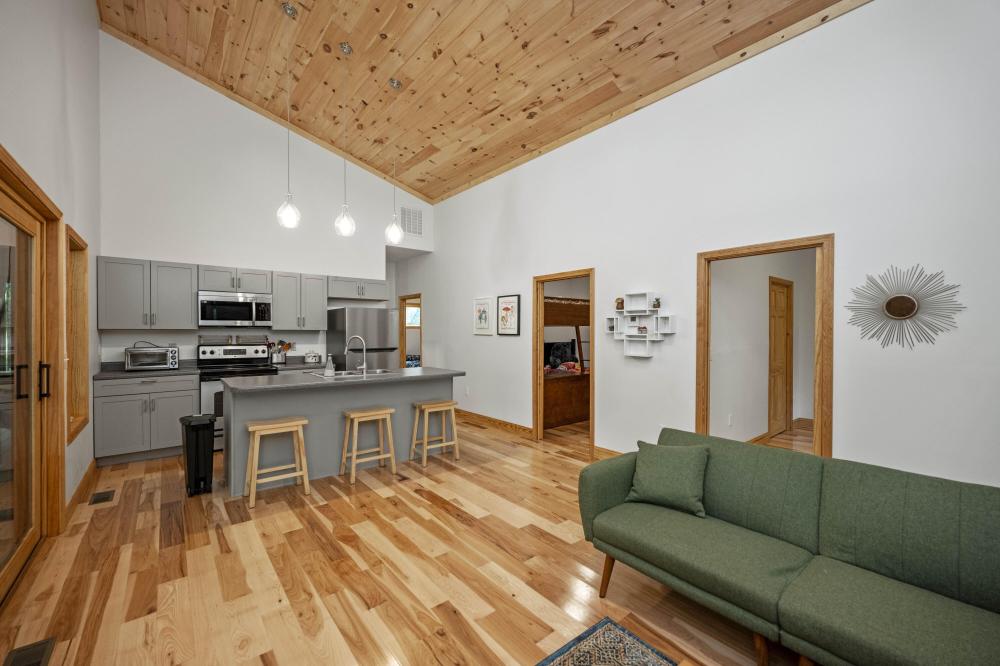 Currently Displayed Property Photo