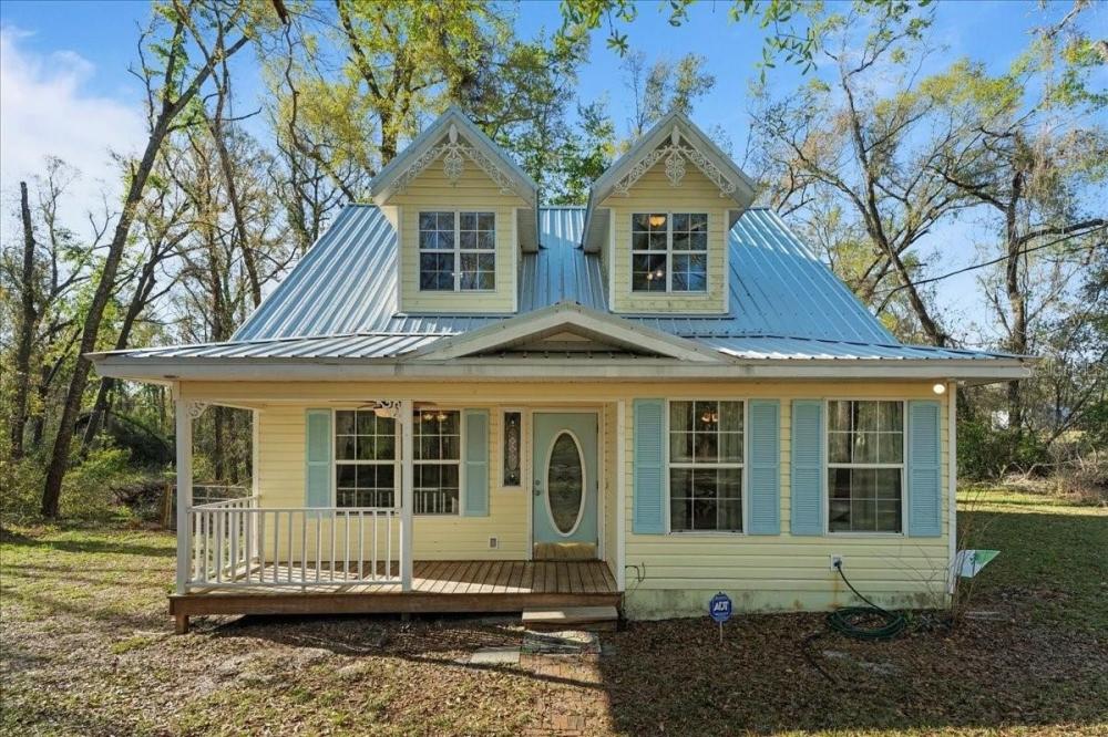 Currently Displayed Property Photo