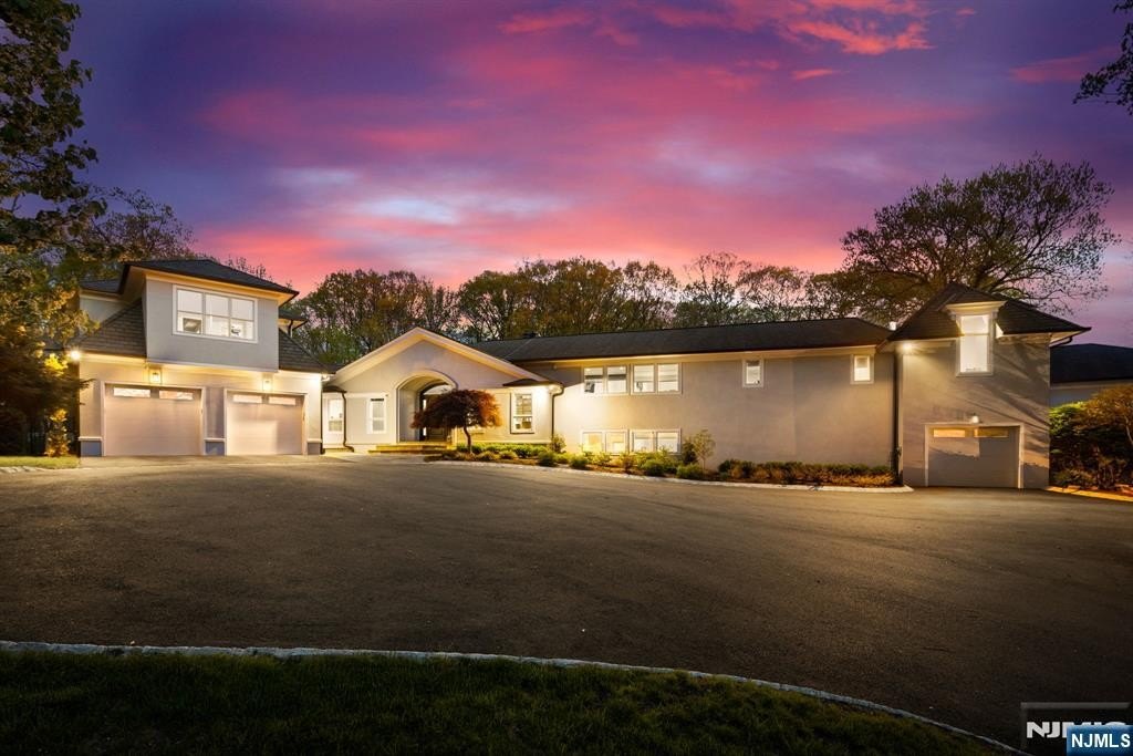 Currently Displayed Property Photo