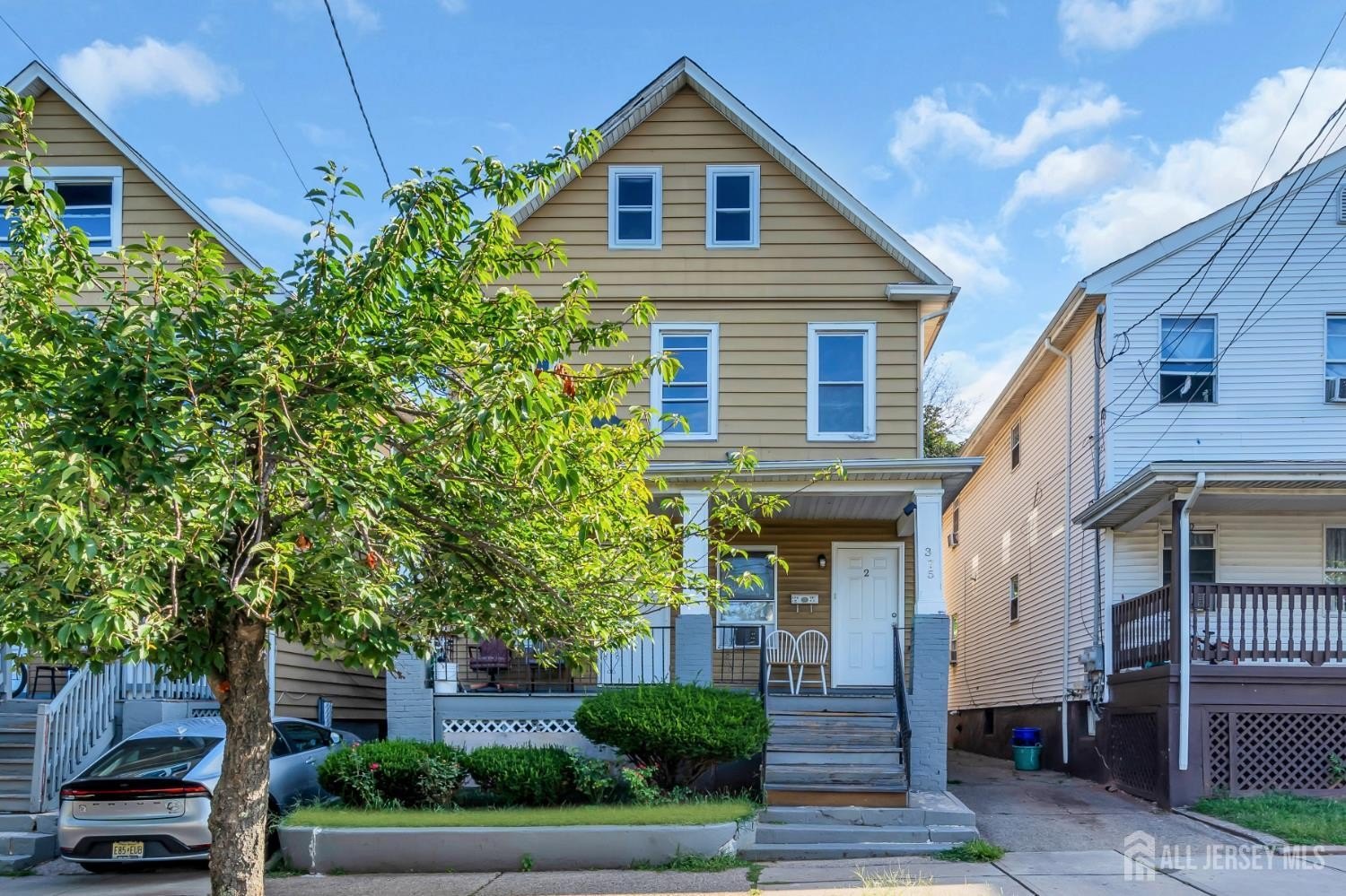 Currently Displayed Property Photo