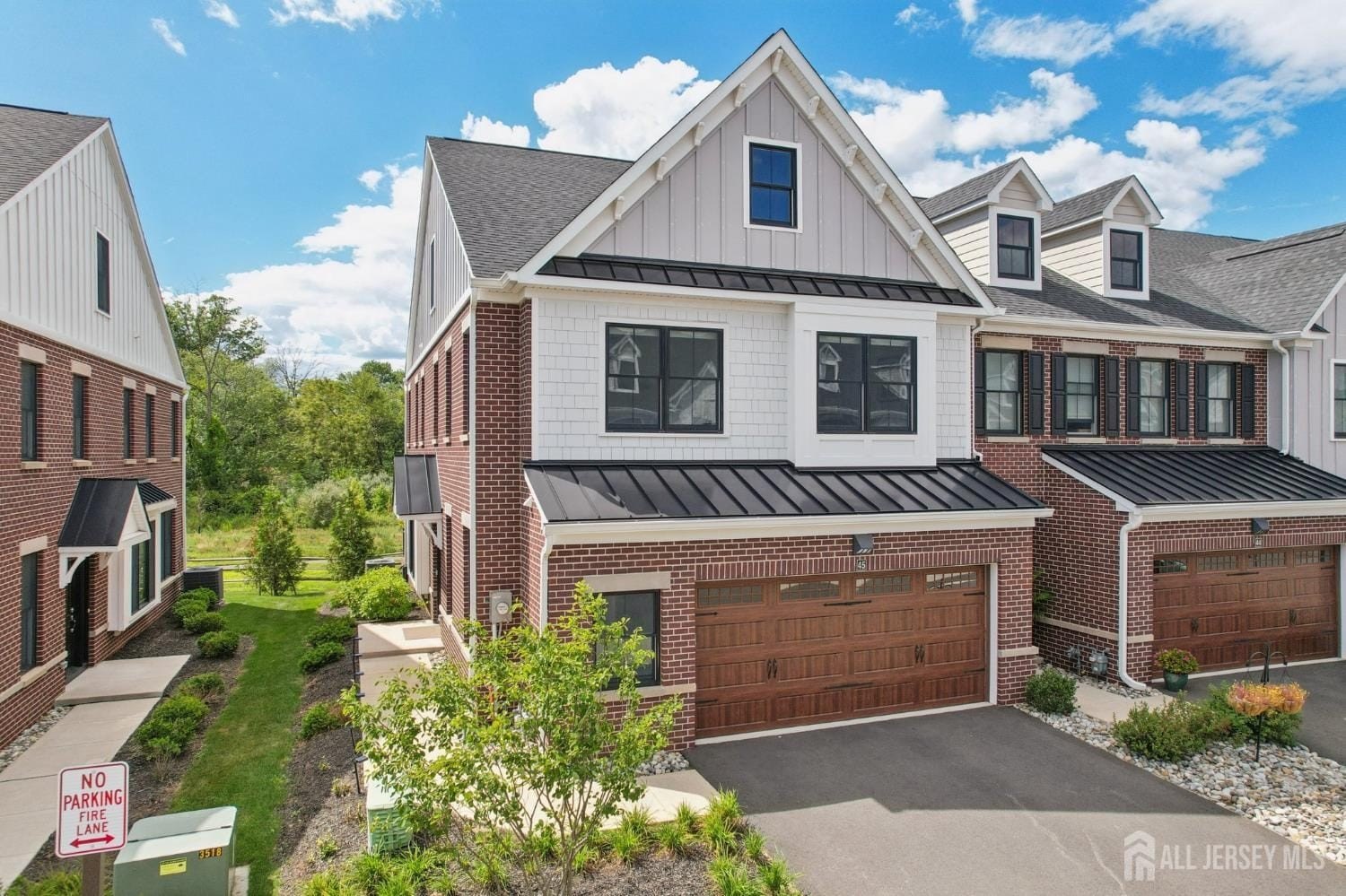 Currently Displayed Property Photo