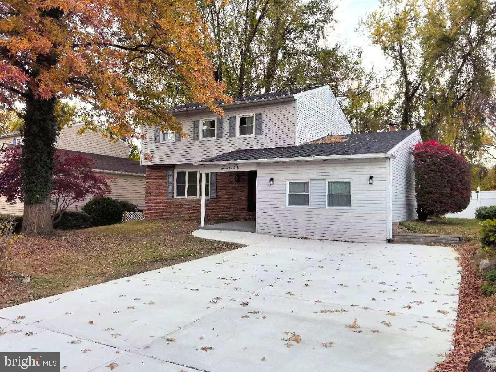 Currently Displayed Property Photo