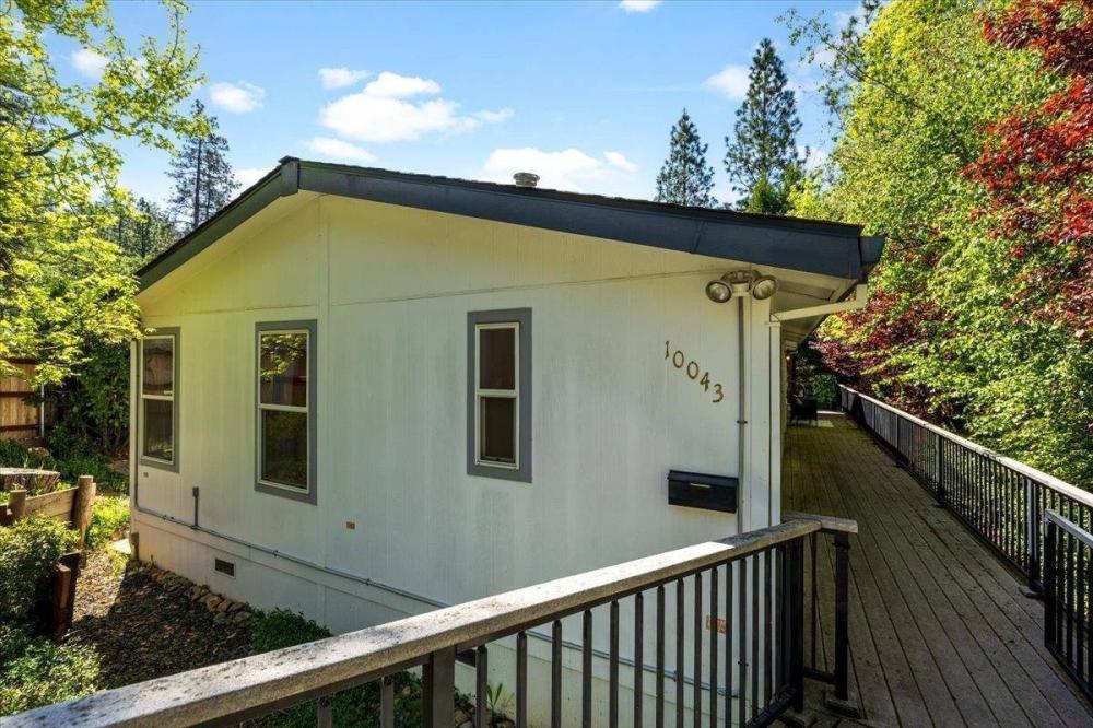 Currently Displayed Property Photo
