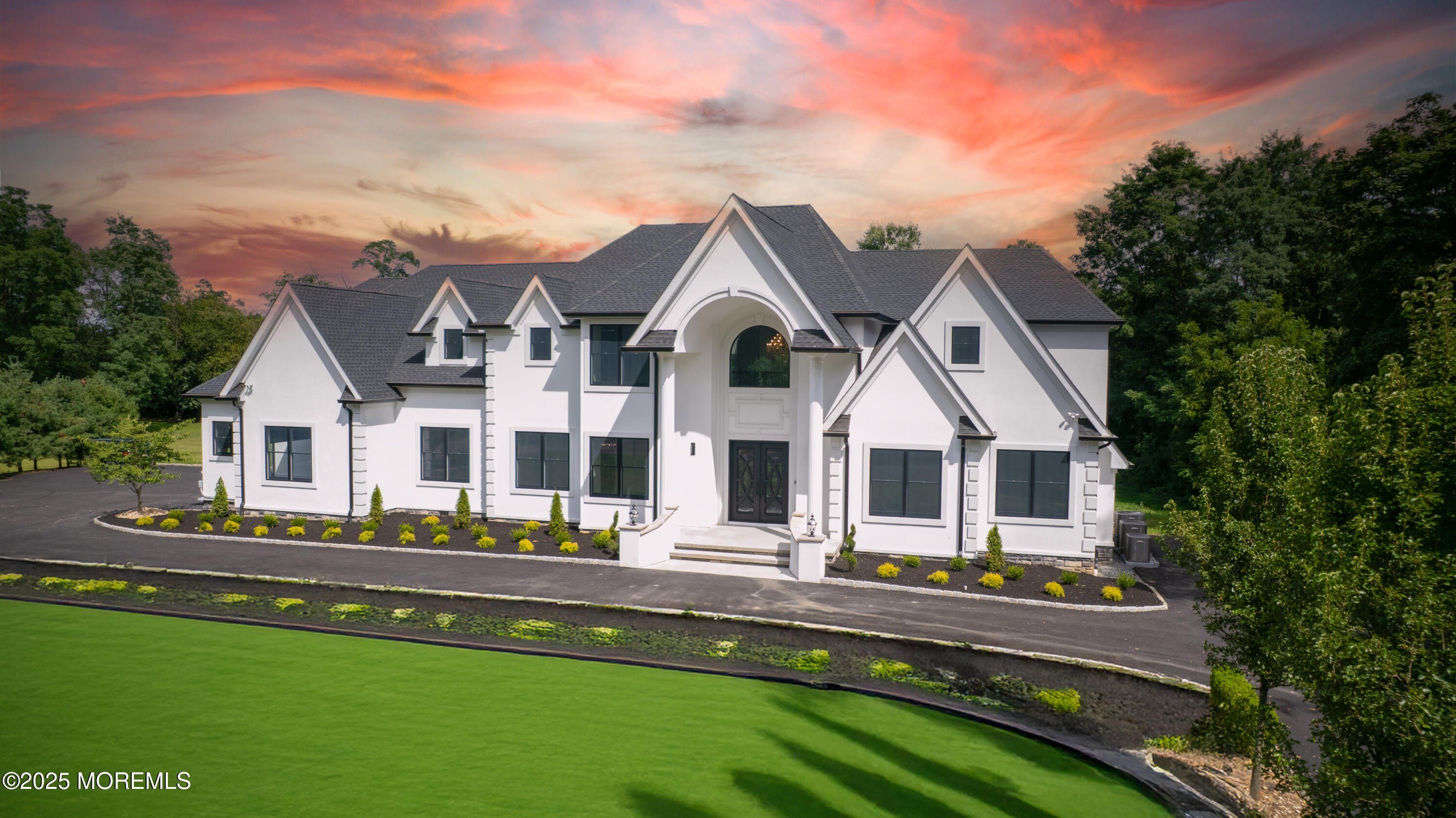 Currently Displayed Property Photo